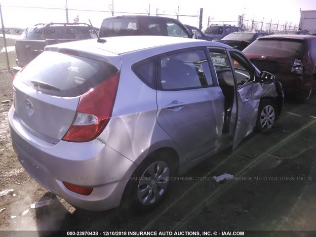 KMHCT5AE1HU307091 - 2017 HYUNDAI ACCENT SE SILVER photo 4