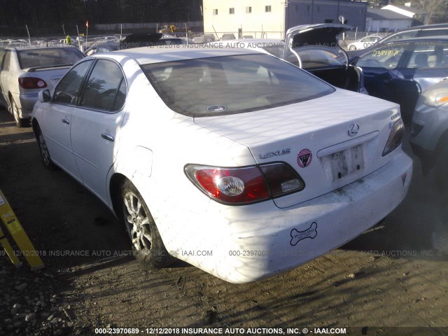 JTHBF30G920086061 - 2002 LEXUS ES 300 WHITE photo 3