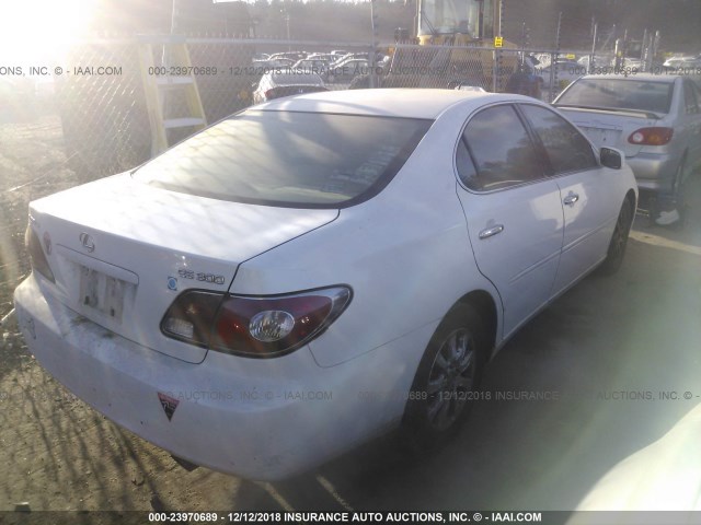 JTHBF30G920086061 - 2002 LEXUS ES 300 WHITE photo 4