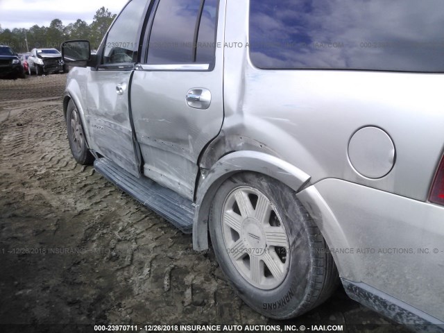 5LMFU27555LJ08530 - 2005 LINCOLN NAVIGATOR 银色 照片 6