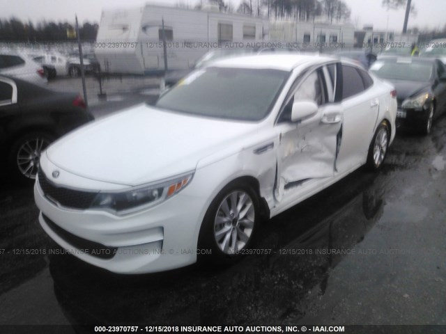 5XXGT4L35JG269887 - 2018 KIA OPTIMA LX/S WHITE photo 2