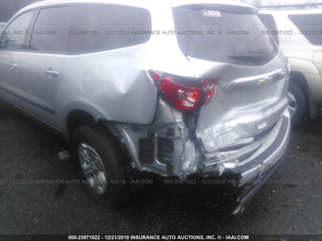 1GNKRFKD3GJ173654 - 2016 CHEVROLET TRAVERSE LS SILVER photo 6