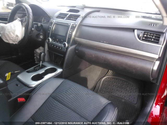 4T1BF1FK2EU848866 - 2014 TOYOTA CAMRY L/SE/LE/XLE 红色 照片 5