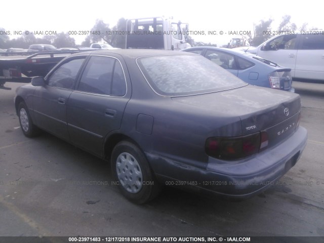 4T1BG12K2TU915336 - 1996 TOYOTA CAMRY DX/LE/XLE GRAY photo 3