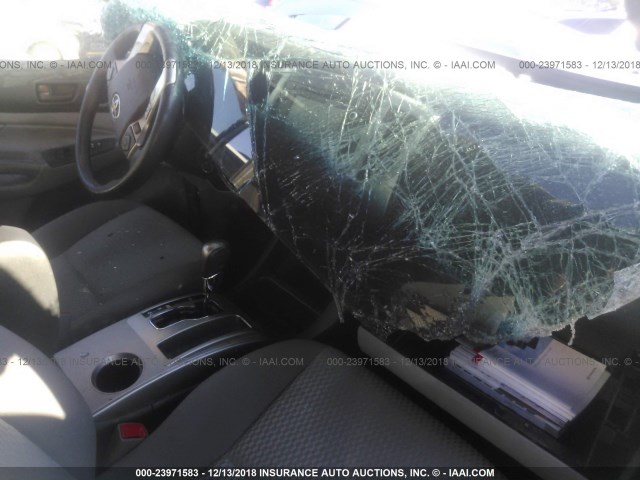 5TFJU4GN2EX063763 - 2014 TOYOTA TACOMA DOUBLE CAB PRERUNNER GRAY photo 5