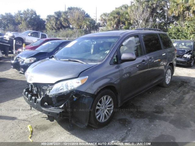 5TDYK3DC6DS344440 - 2013 TOYOTA SIENNA XLE/LIMITED GRAY photo 2