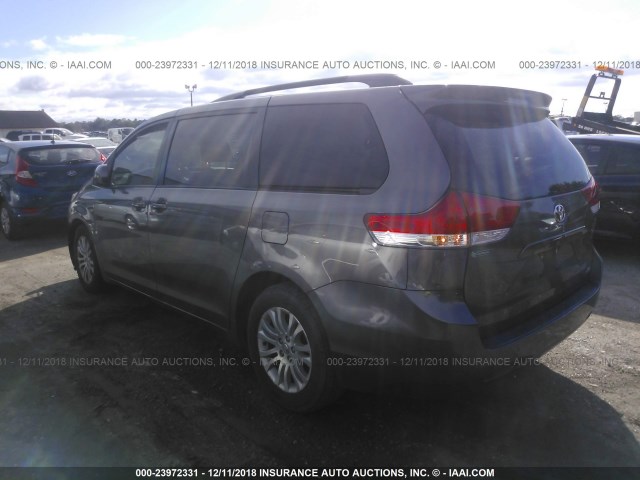 5TDYK3DC6DS344440 - 2013 TOYOTA SIENNA XLE/LIMITED GRAY photo 3