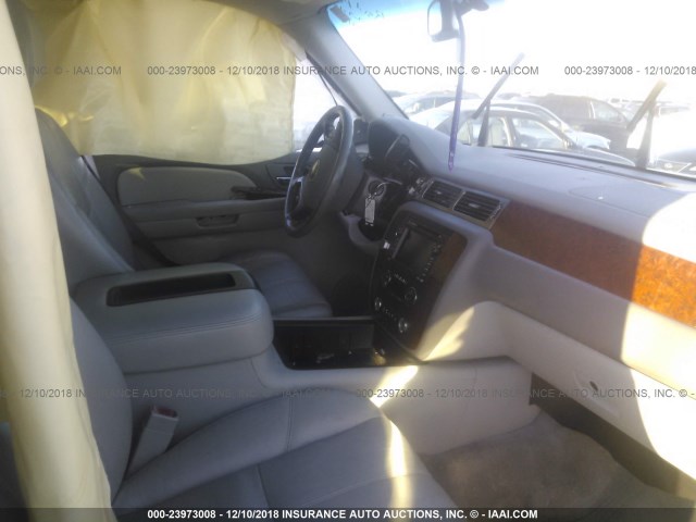 1GNFK13007J270217 - 2007 CHEVROLET TAHOE K1500 GRAY photo 5