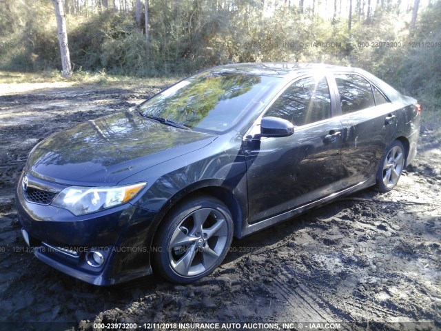 4T1BF1FK3EU383160 - 2014 TOYOTA CAMRY L/SE/LE/XLE 深蓝色 照片 2