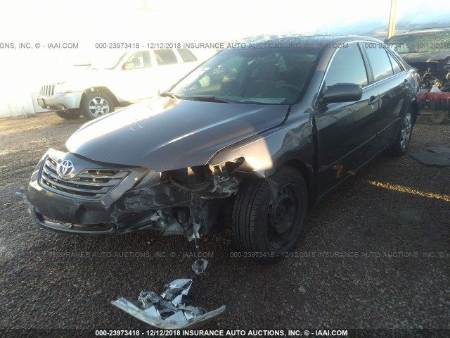 4T4BE46K27R009846 - 2007 TOYOTA CAMRY NEW GENERAT CE/LE/XLE/SE GRAY photo 2