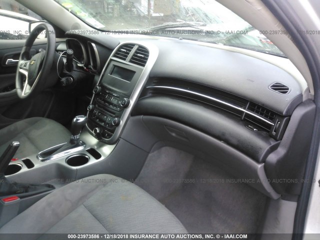 1G11B5SL7FF286446 - 2015 CHEVROLET MALIBU LS 银色 照片 5