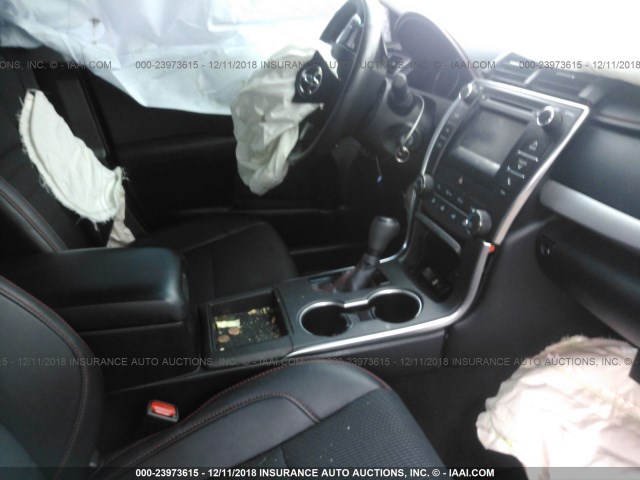 4T1BF1FK6GU588281 - 2016 TOYOTA CAMRY LE/XLE/SE/XSE წითელი ფოტო 5