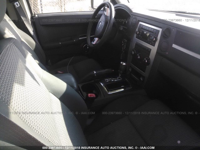 1J4RG4GK0AC115645 - 2010 JEEP COMMANDER SPORT Schwarz Foto 5