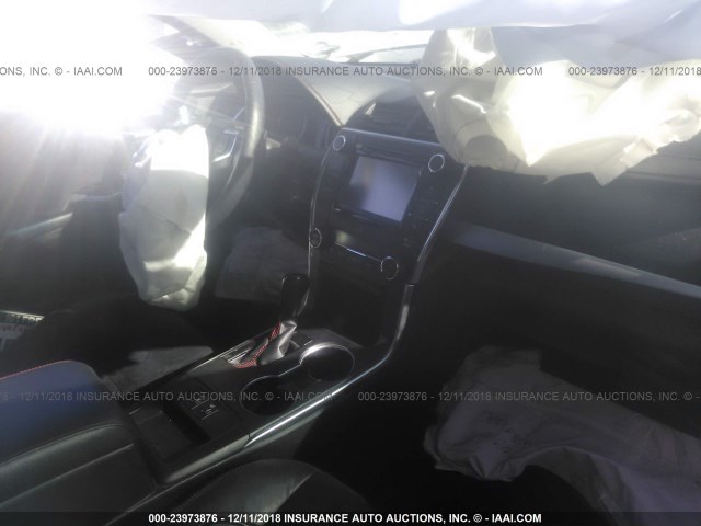 4T1BF1FK2GU257150 - 2016 TOYOTA CAMRY LE/XLE/SE/XSE WHITE photo 5