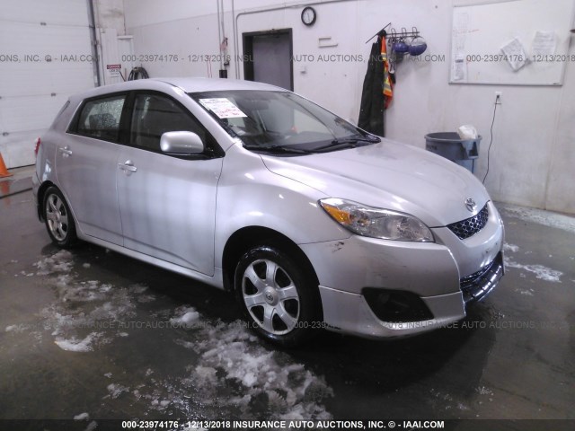 2T1KU4EE2AC363061 - 2010 TOYOTA COROLLA MATRIX  SILVER photo 1