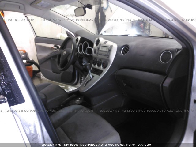 2T1KU4EE2AC363061 - 2010 TOYOTA COROLLA MATRIX  SILVER photo 5