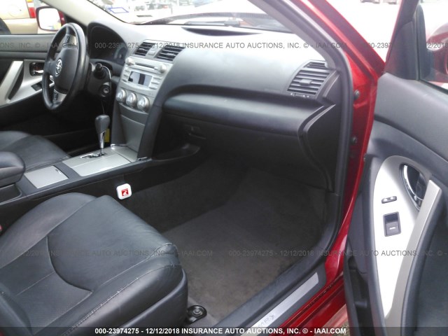 4T1BF3EK0BU173561 - 2011 TOYOTA CAMRY SE/LE/XLE RED photo 5