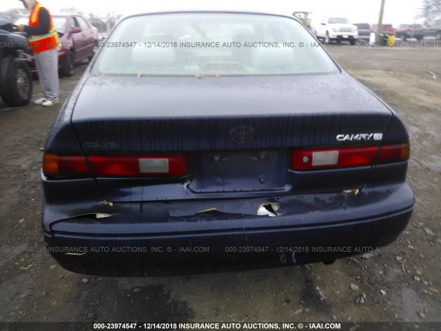 4T1BG22K4VU798271 - 1997 TOYOTA CAMRY CE/LE/XLE BLUE photo 6