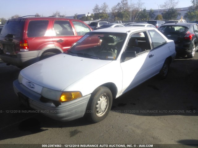 1FAPP10JXPW390594 - 1993 FORD ESCORT WHITE photo 2