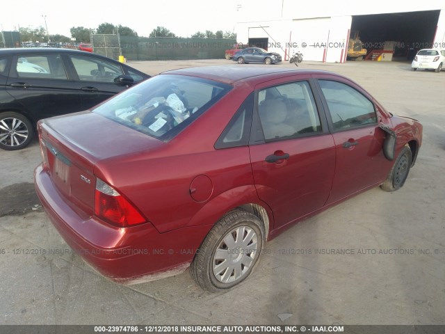 1FAFP34N55W179076 - 2005 FORD FOCUS ZX4 RED photo 4