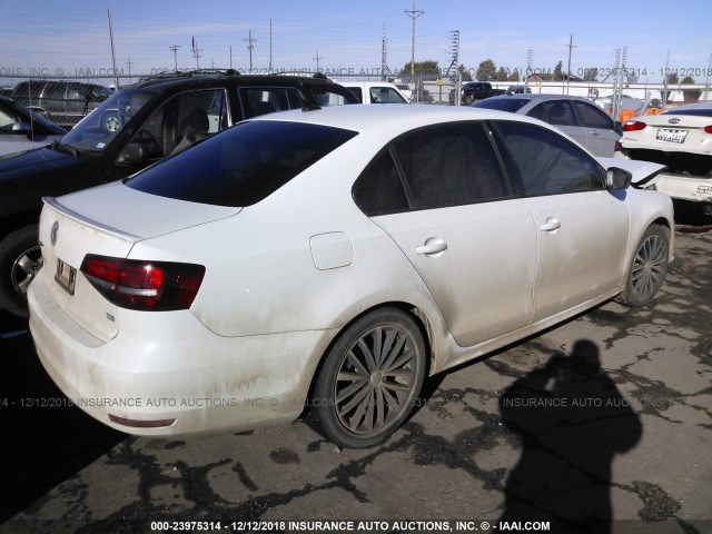 3VWD17AJ4GM392645 - 2016 VOLKSWAGEN JETTA SPORT WHITE photo 4