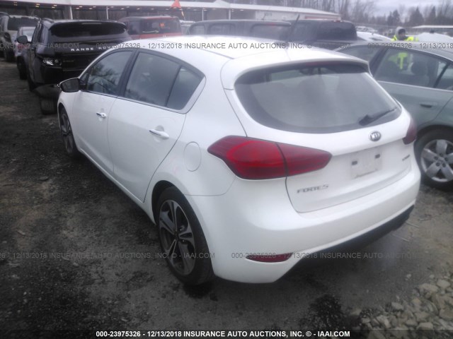 KNAFX5A8XG5502774 - 2016 KIA FORTE EX WHITE photo 3