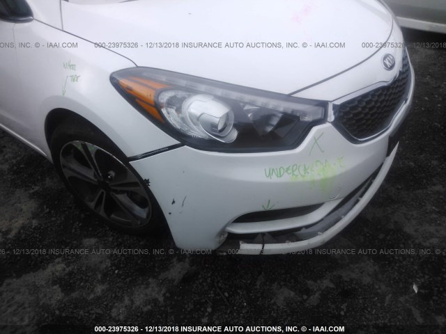 KNAFX5A8XG5502774 - 2016 KIA FORTE EX WHITE photo 6