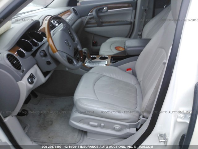 5GAER23D19J210556 - 2009 BUICK ENCLAVE CXL WHITE photo 5