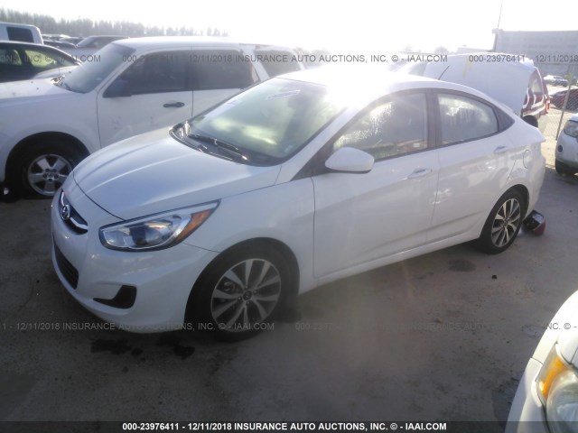 KMHCT4AE9HU372958 - 2017 HYUNDAI ACCENT SE WHITE photo 2