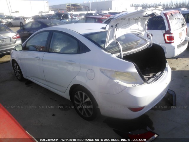 KMHCT4AE9HU372958 - 2017 HYUNDAI ACCENT SE WHITE photo 3