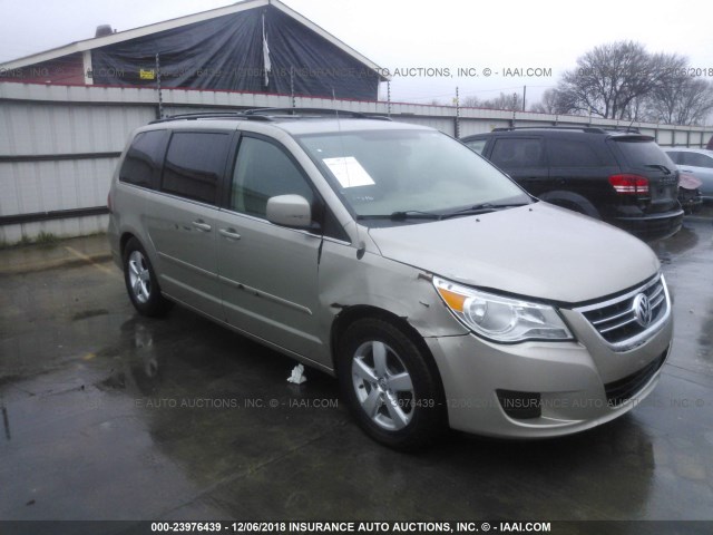 2V8HW34199R554554 - 2009 VOLKSWAGEN ROUTAN SE BROWN photo 1