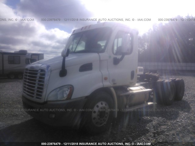 1FUJGBDV3BLAU4525 - 2011 FREIGHTLINER CASCADIA 113  WHITE photo 2