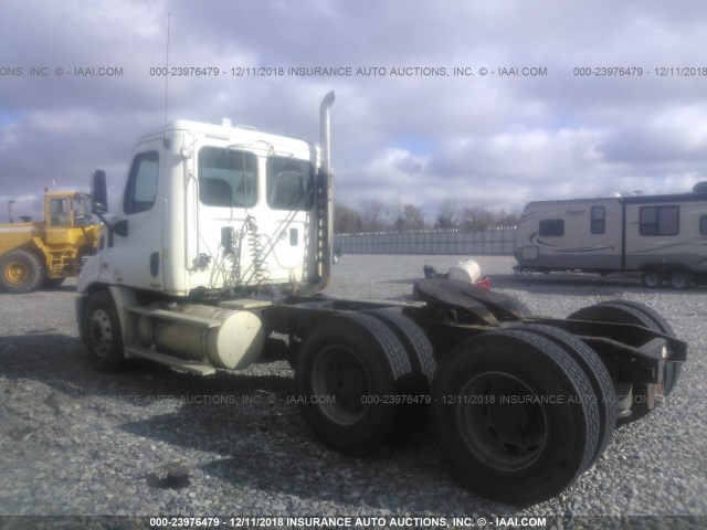 1FUJGBDV3BLAU4525 - 2011 FREIGHTLINER CASCADIA 113  WHITE photo 3