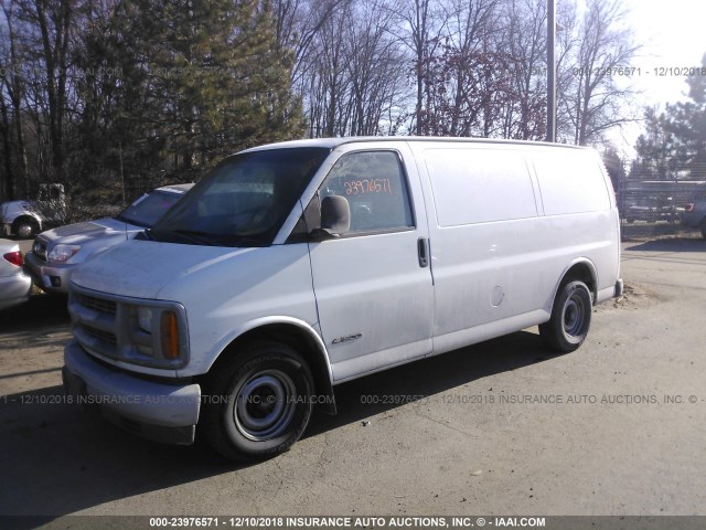 1GCEG15W921158760 - 2002 CHEVROLET EXPRESS G1500  WHITE photo 2