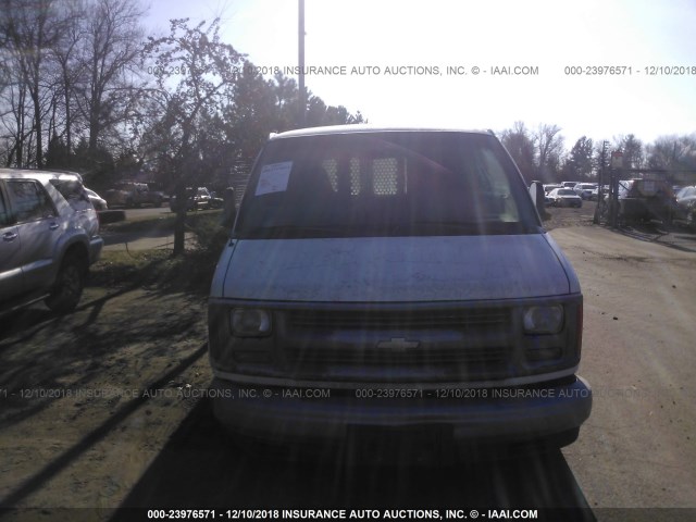 1GCEG15W921158760 - 2002 CHEVROLET EXPRESS G1500  WHITE photo 6