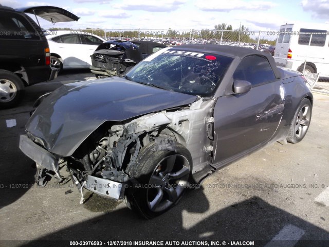 JN1BZ36A67M651381 - 2007 NISSAN 350Z ROADSTER GRAY photo 2