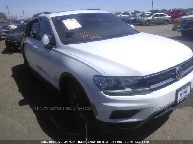 3VV3B7AXXJM216840 - 2018 VOLKSWAGEN TIGUAN SE/SEL WHITE photo 6