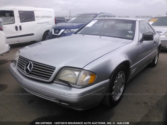 WDBFA63F8TF136760 - 1996 MERCEDES-BENZ SL 320 SILVER photo 2