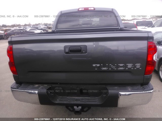 5TFEW5F19HX225716 - 2017 TOYOTA TUNDRA CREWMAX SR5 GRAY photo 6