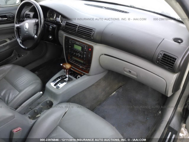 WVWRH63B72P224229 - 2002 VOLKSWAGEN PASSAT GLX 灰色 照片 5