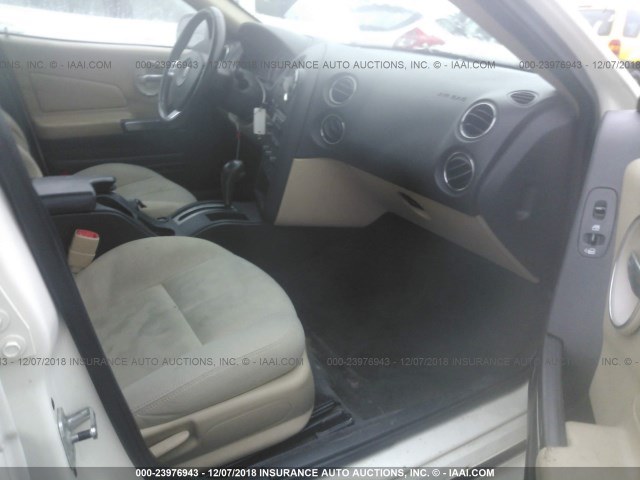 2G2WP552971167425 - 2007 PONTIAC GRAND PRIX WHITE photo 5