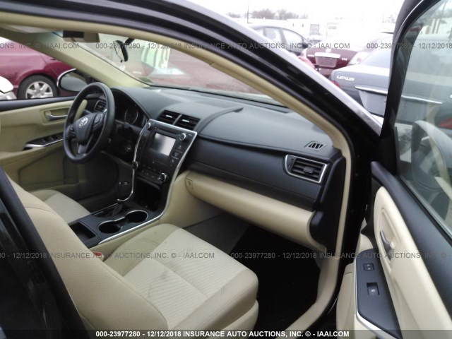 4T1BF1FK3HU707440 - 2017 TOYOTA CAMRY LE/XLE/SE/XSE BLACK photo 5