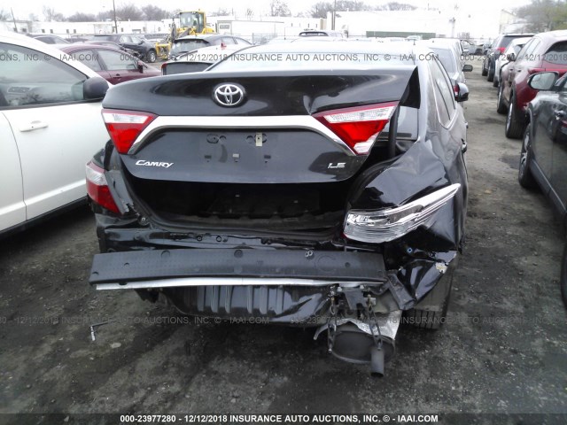 4T1BF1FK3HU707440 - 2017 TOYOTA CAMRY LE/XLE/SE/XSE BLACK photo 6