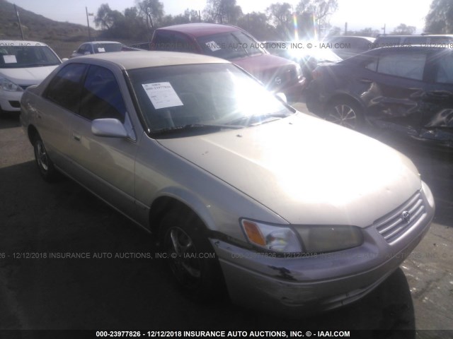 JT2BG22K7V0014654 - 1997 TOYOTA CAMRY LE/XLE GOLD photo 1