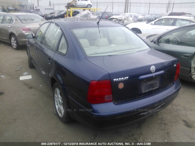 WVWPD23B2YP344248 - 2000 VOLKSWAGEN PASSAT GLX BLUE photo 3