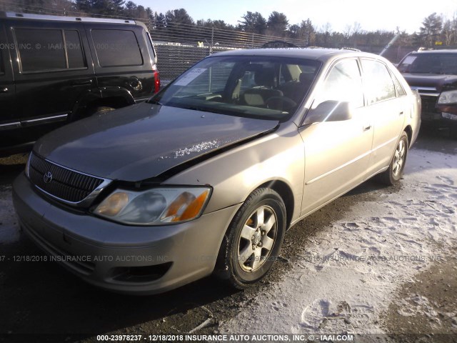 4T1BF28B72U262372 - 2002 TOYOTA AVALON XL/XLS GOLD photo 2