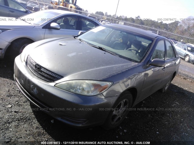 4T1BE32K52U519272 - 2002 TOYOTA CAMRY LE/XLE/SE GRAY photo 2