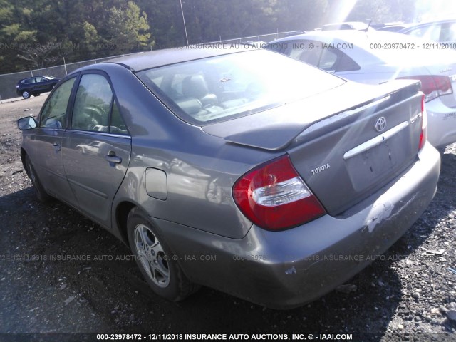 4T1BE32K52U519272 - 2002 TOYOTA CAMRY LE/XLE/SE GRAY photo 3