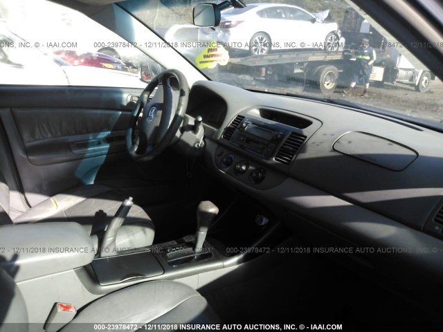 4T1BE32K52U519272 - 2002 TOYOTA CAMRY LE/XLE/SE GRAY photo 5