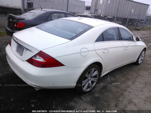 WDDDJ72X68A120690 - 2008 MERCEDES-BENZ CLS 550 WHITE photo 4